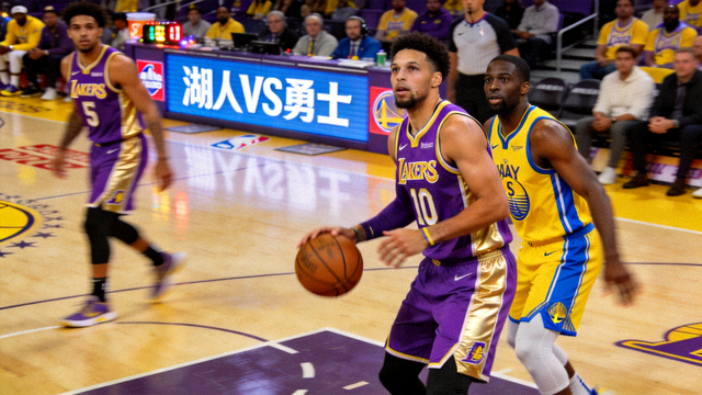 NBA湖人队对阵勇士队全场录像的比赛画面截图